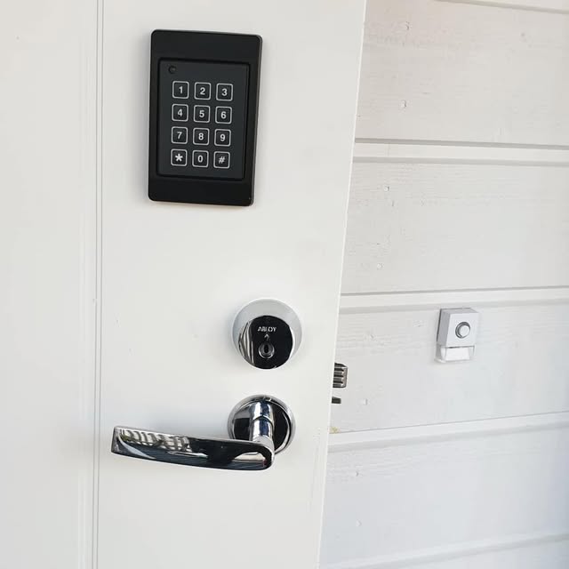 Käännyttiin Iisalmeen ja tehtiin erääseen kouluun Abloy Protec2 Cliq elektromekaaninen…